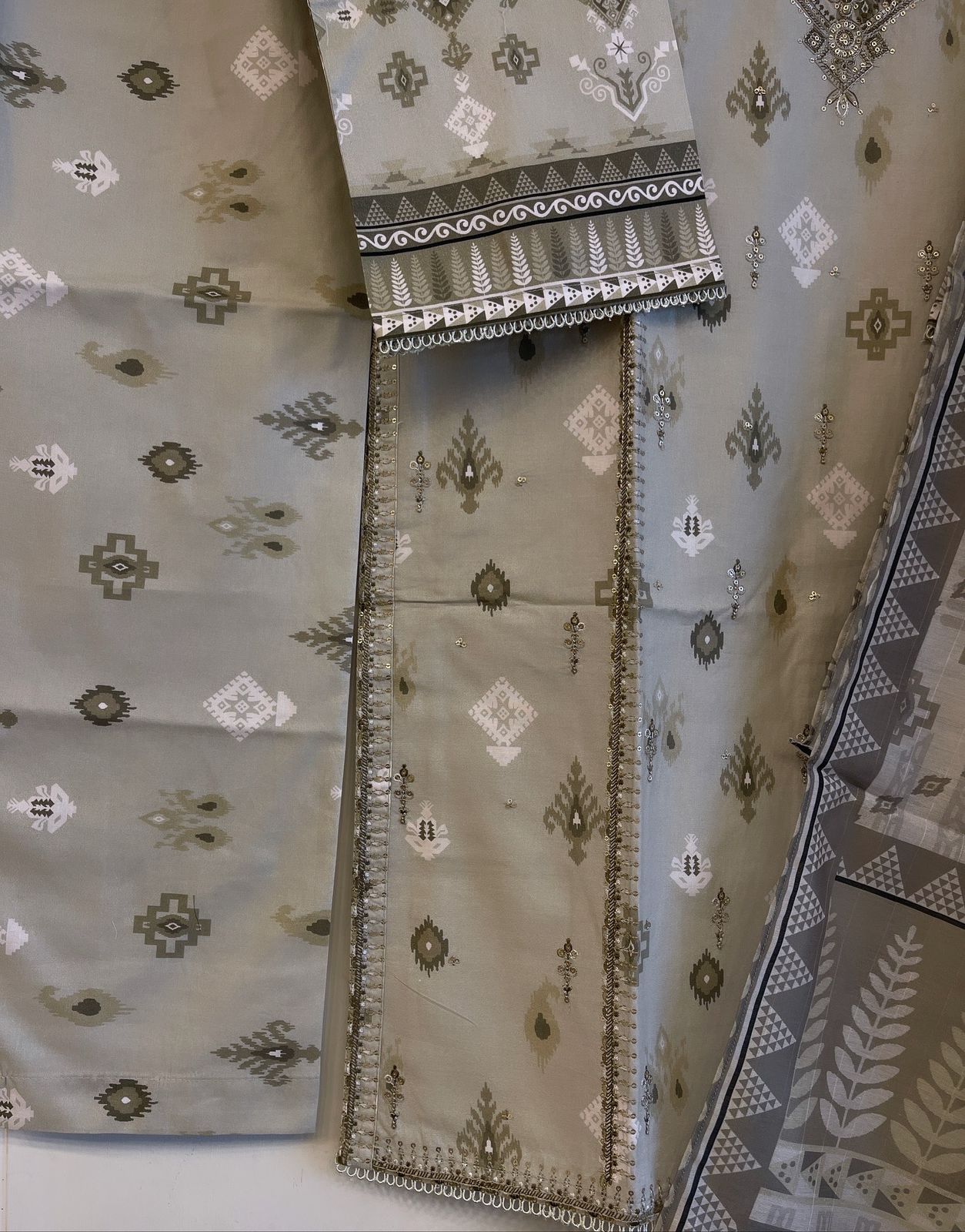 Luxury Embroidered 3pc Suit