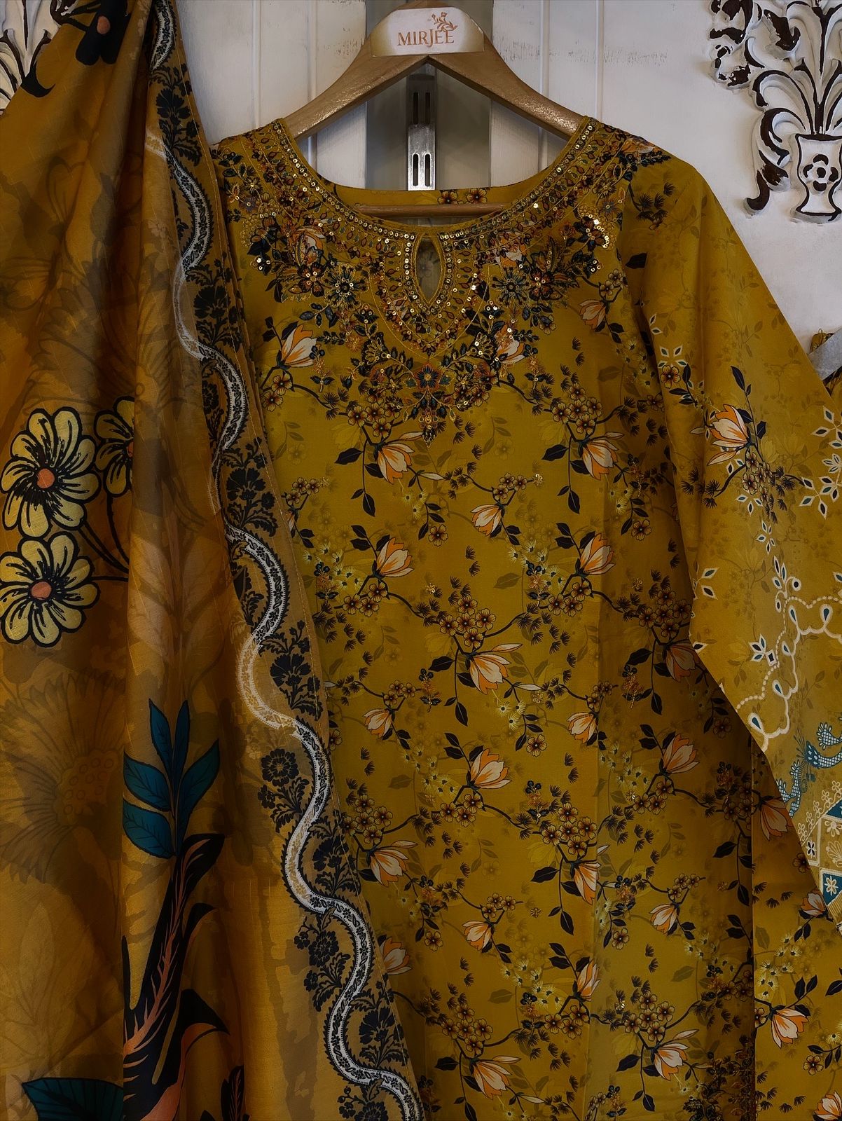 Luxury Embroidered 3pc Suit