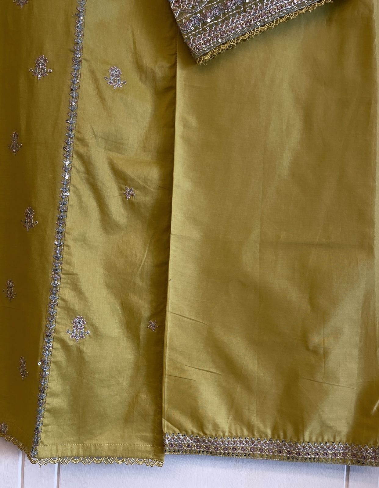 Embroidered 2Pc Suit