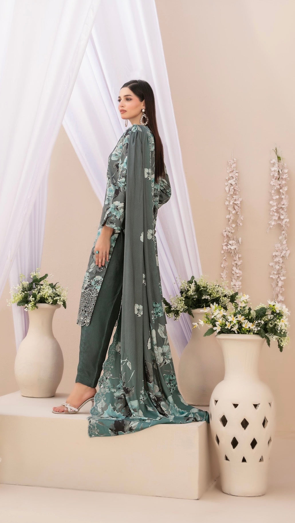 Embroidered Chikankari Suit 3pc