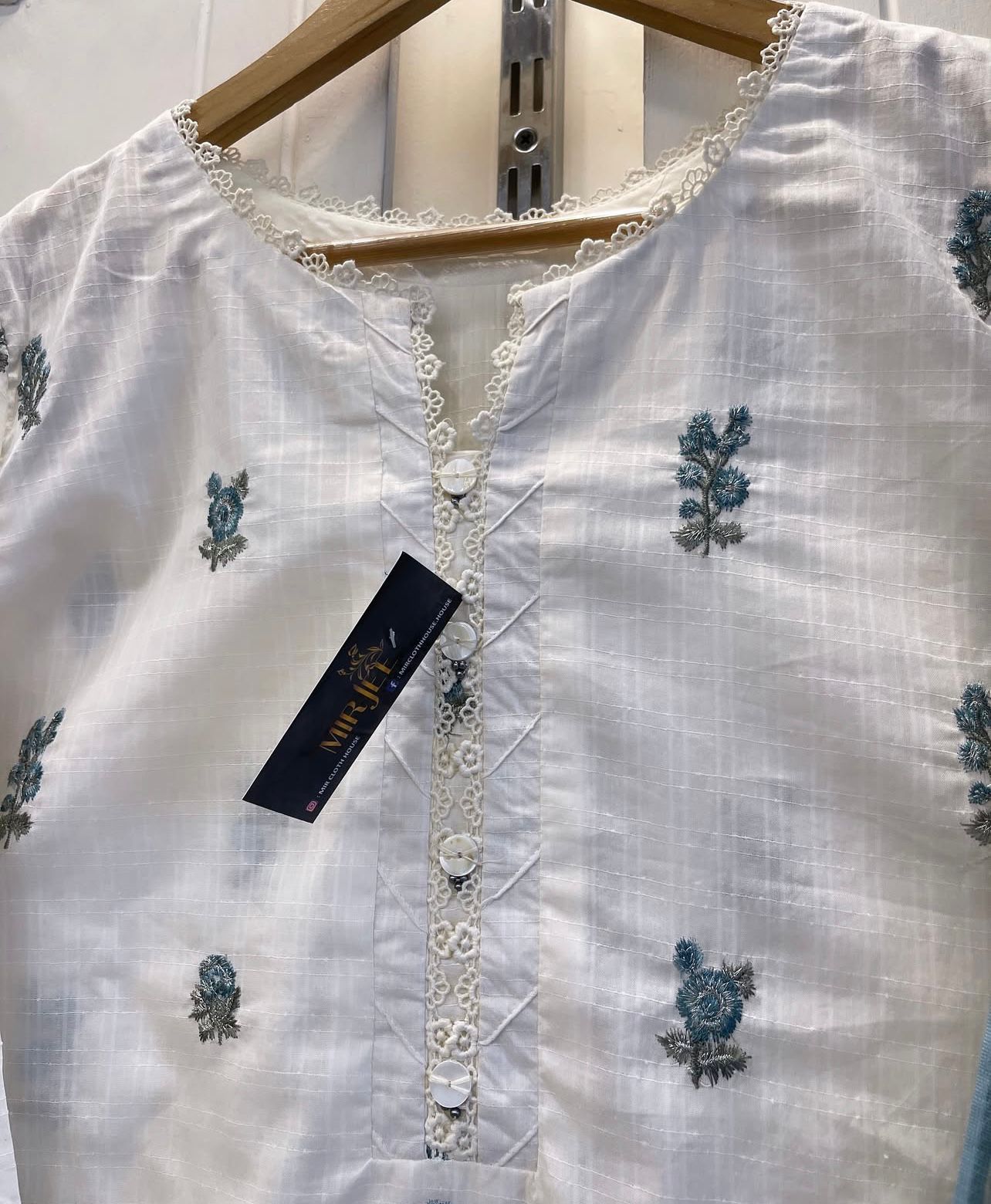 Luxury Embroidered 3pc Suit