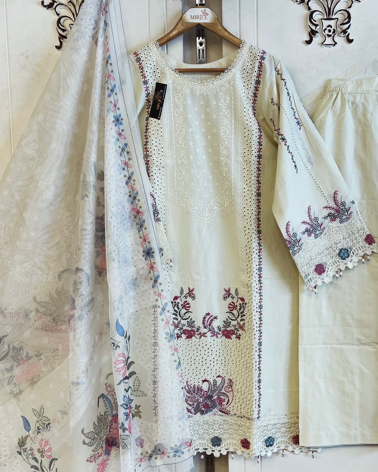 Luxury Chicken Kari Plazo Style 3pc Suit