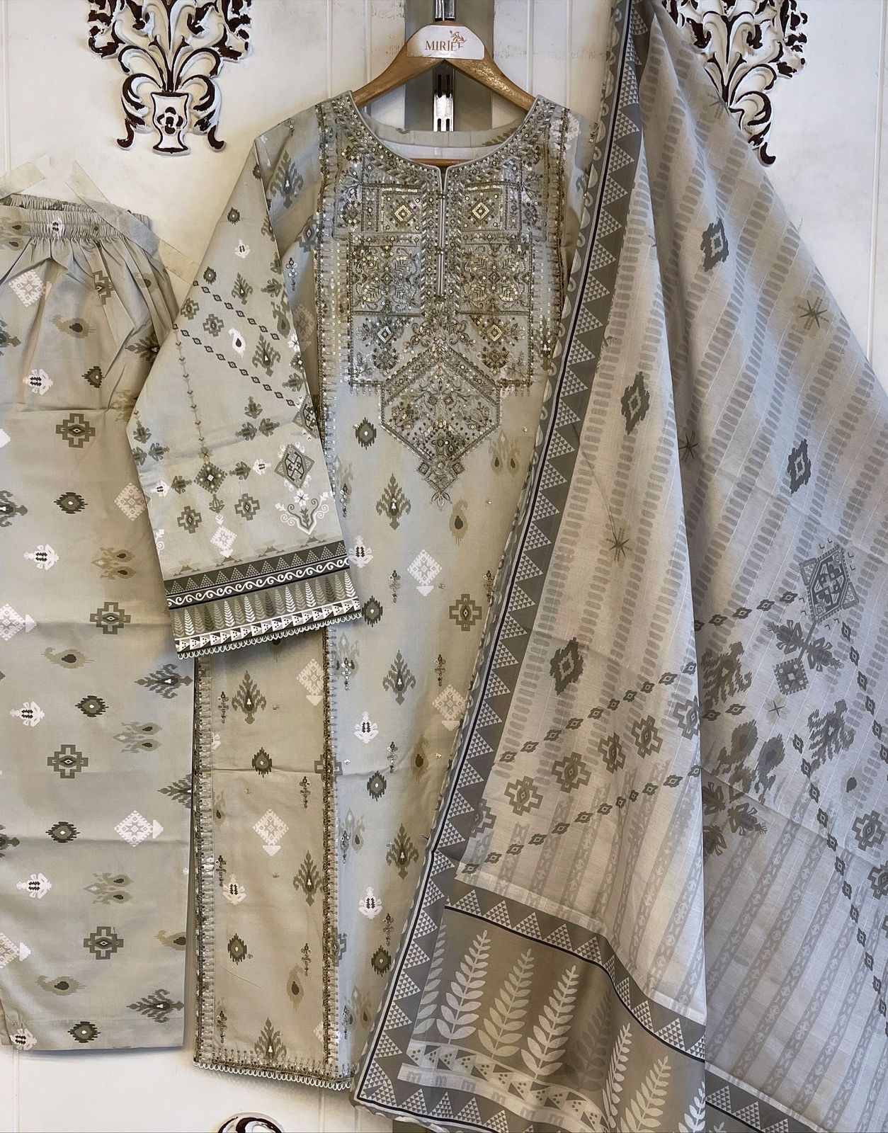 Luxury Embroidered 3pc Suit