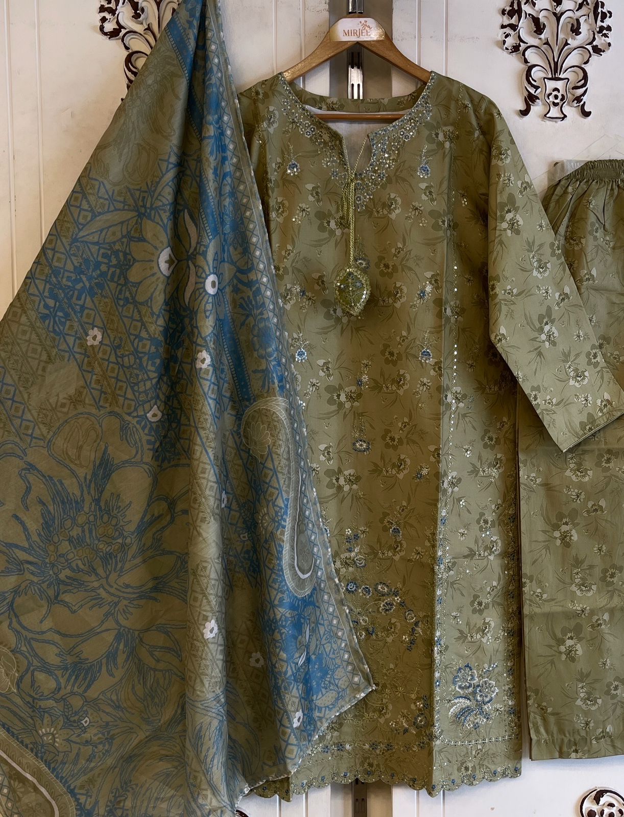 Luxury Embroidered 3pc Suit