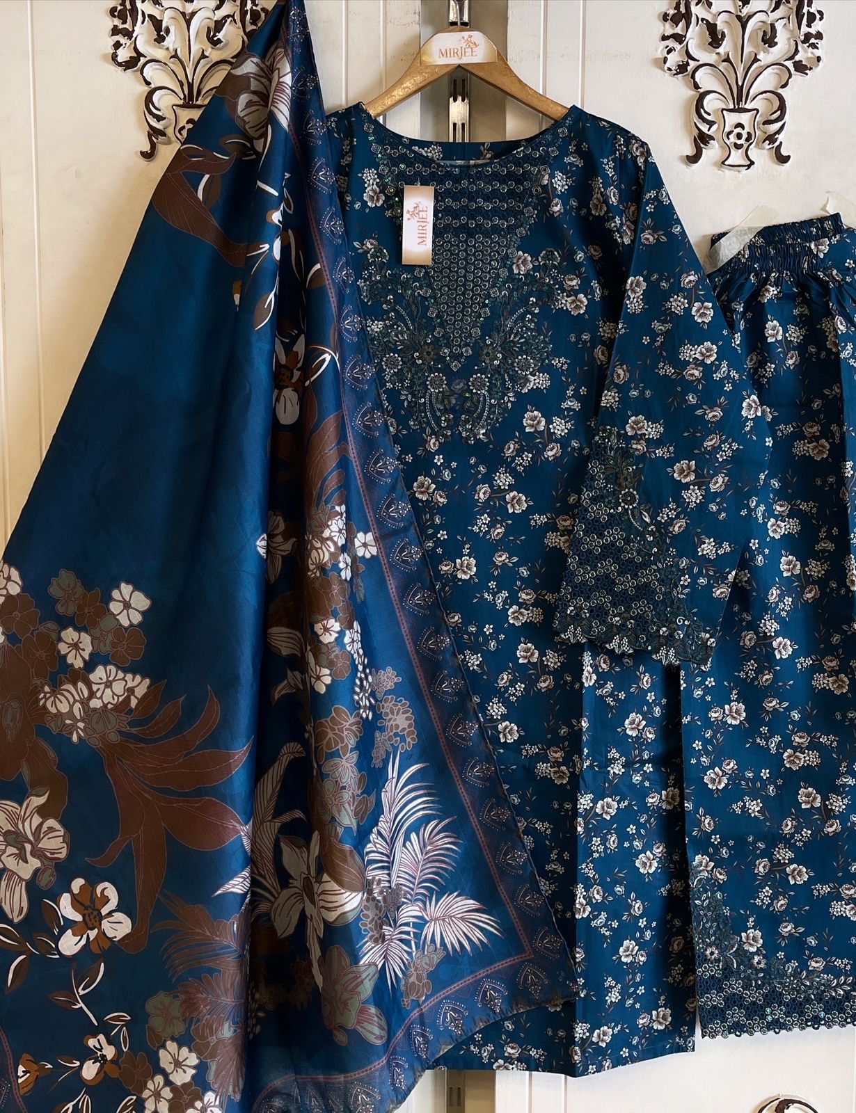 Luxury Embroidered 3pc Suit