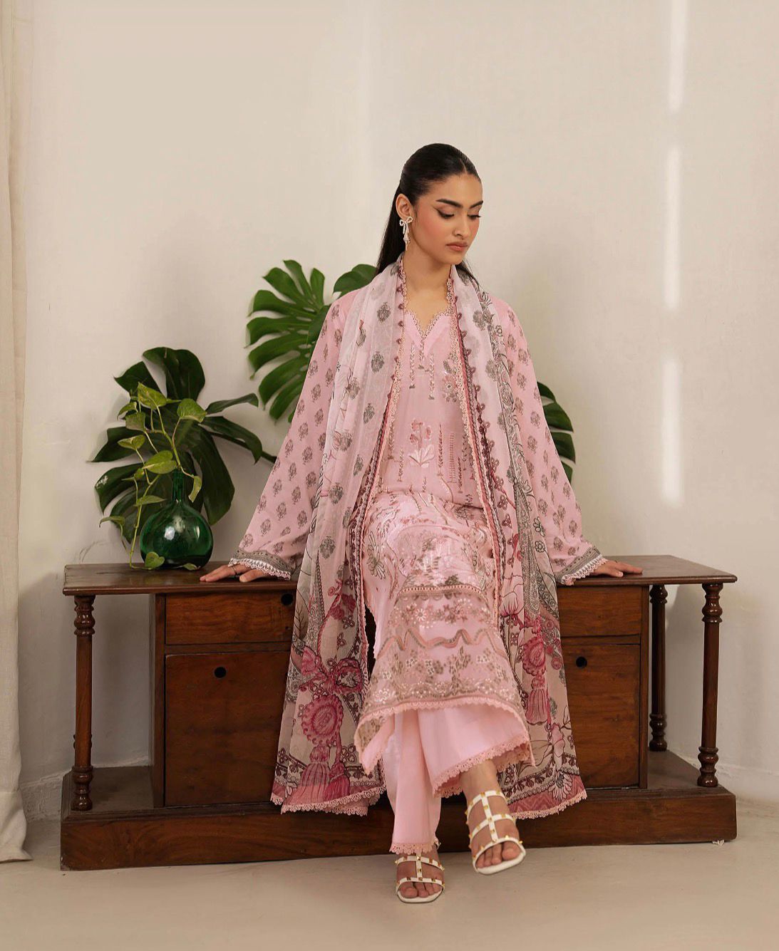 Luxury Embroidered Lawn 3Pc Suit