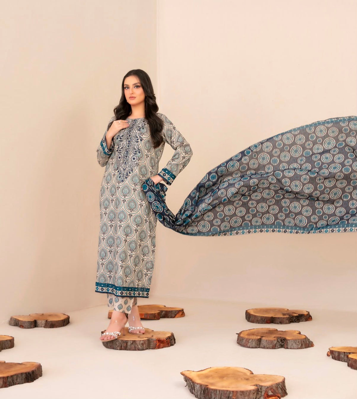 Embroidered Lawn 3pc Suit