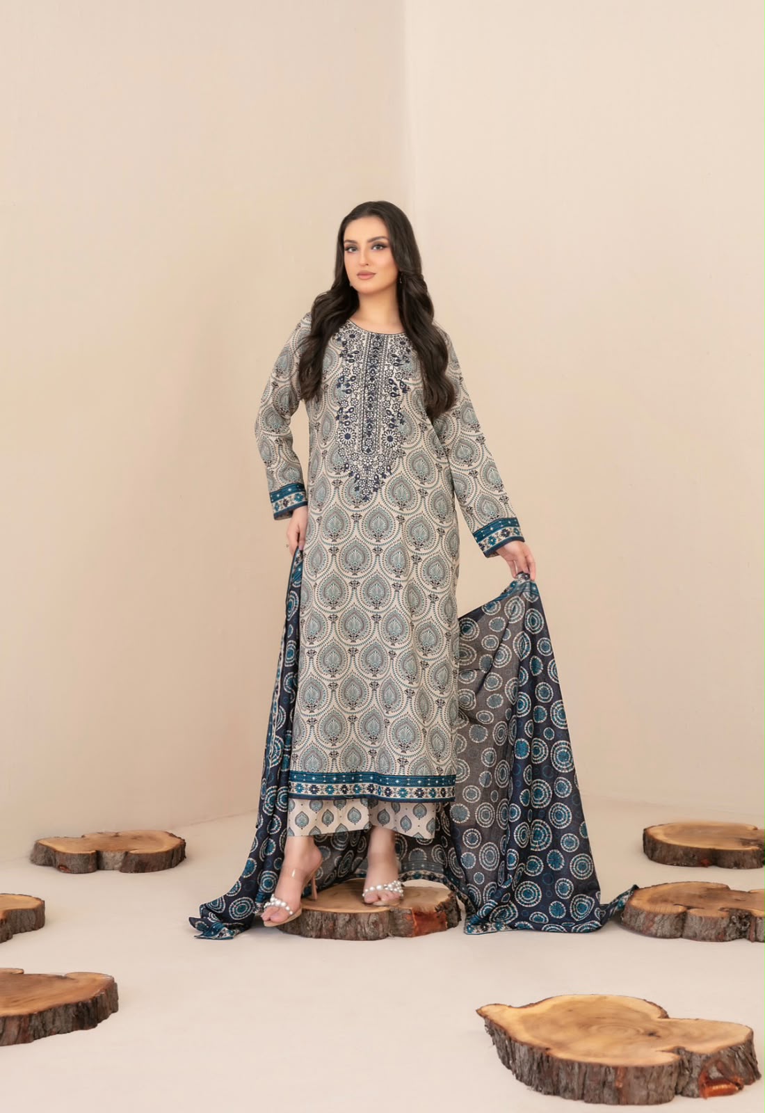 Embroidered Lawn 3pc Suit