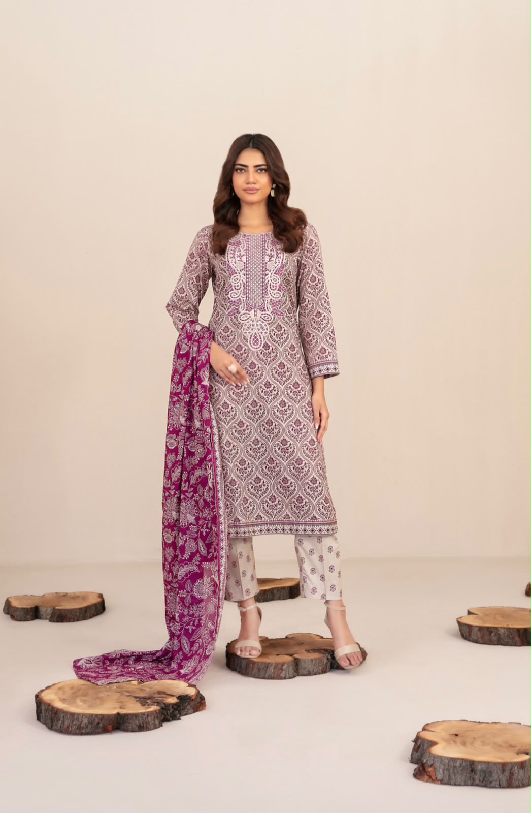 Embroidered Lawn 3pc Suit