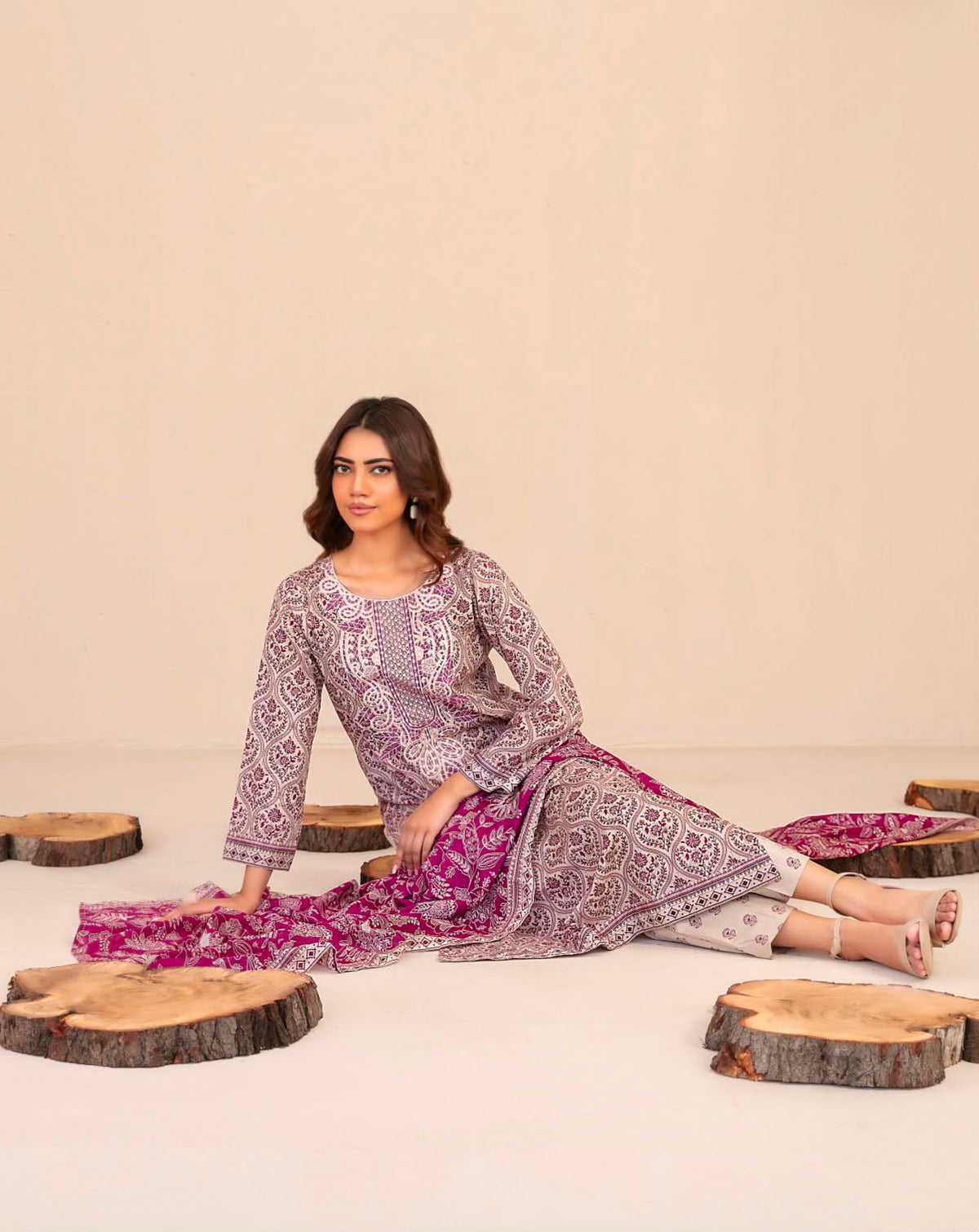 Embroidered Lawn 3pc Suit