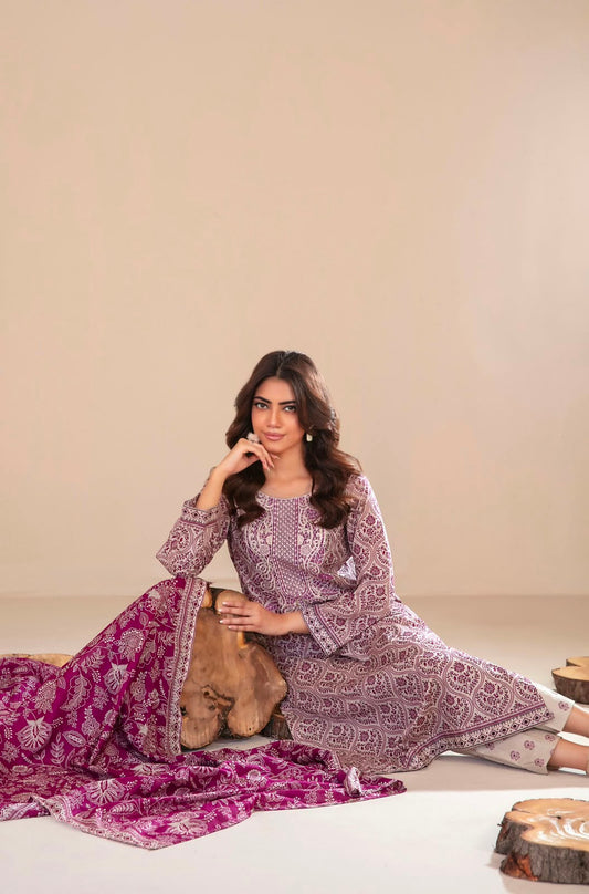 Embroidered Lawn 3pc Suit