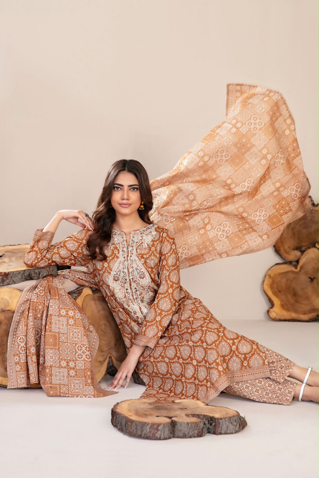 Embroidered Lawn 3pc Suit